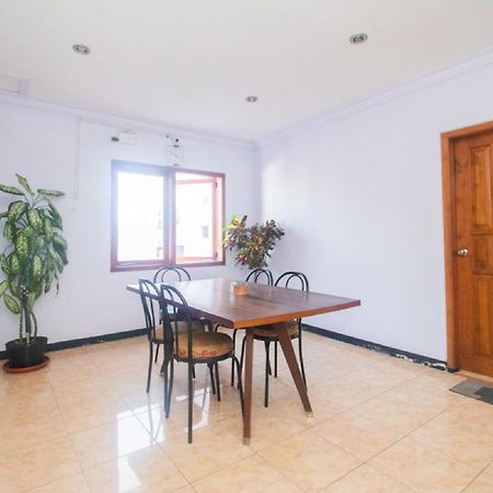 מלון בניוואנגי Reddoorz Near Pantai Boom מראה חיצוני תמונה