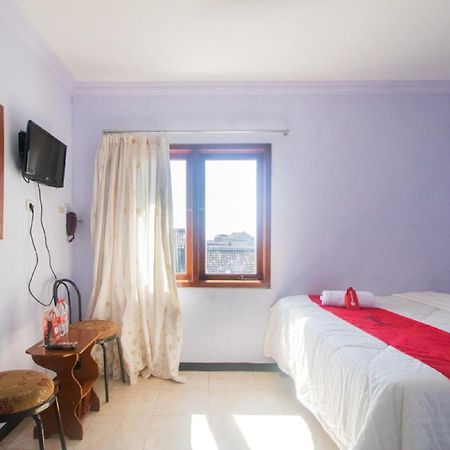 מלון בניוואנגי Reddoorz Near Pantai Boom מראה חיצוני תמונה