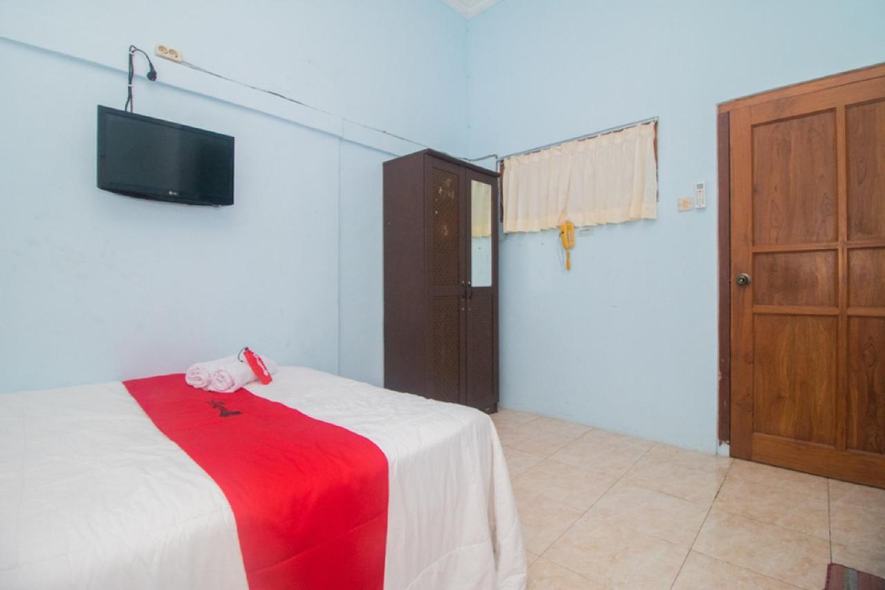 מלון בניוואנגי Reddoorz Near Pantai Boom מראה חיצוני תמונה