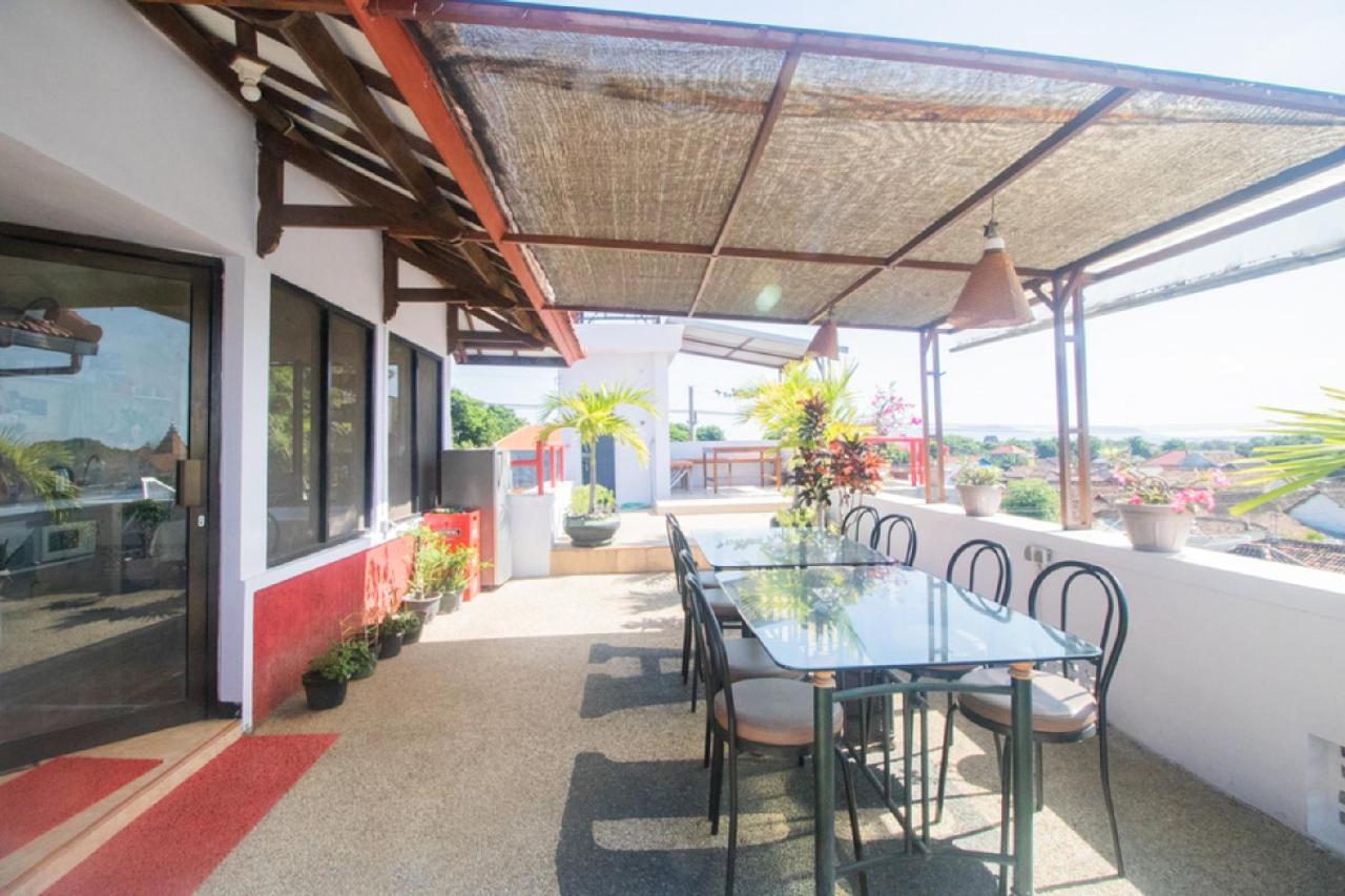 מלון בניוואנגי Reddoorz Near Pantai Boom מראה חיצוני תמונה