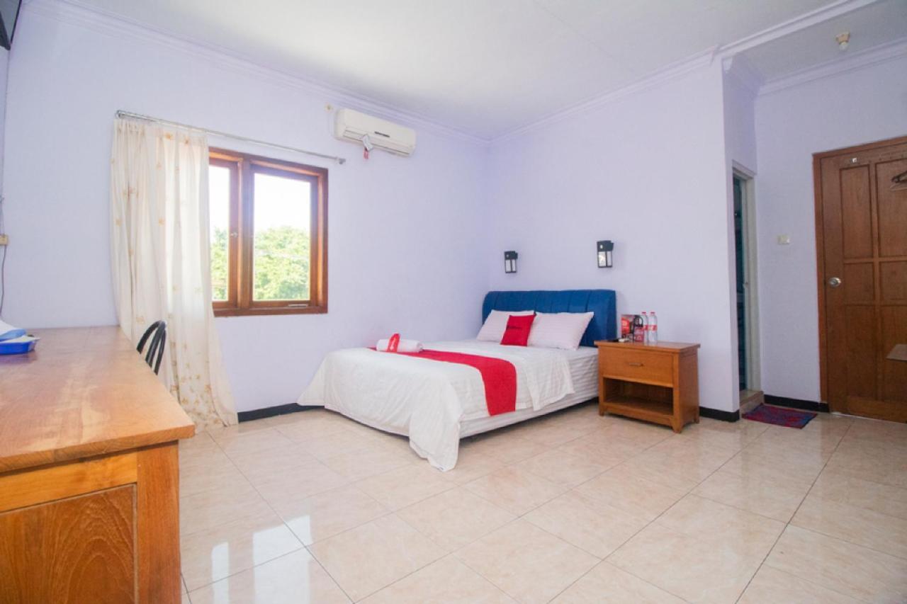 מלון בניוואנגי Reddoorz Near Pantai Boom מראה חיצוני תמונה