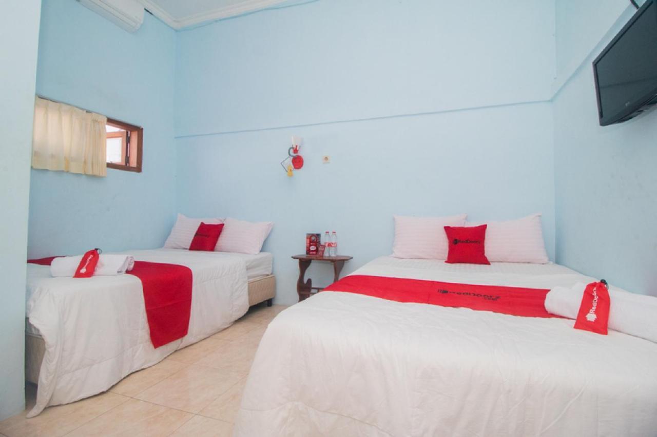 מלון בניוואנגי Reddoorz Near Pantai Boom מראה חיצוני תמונה