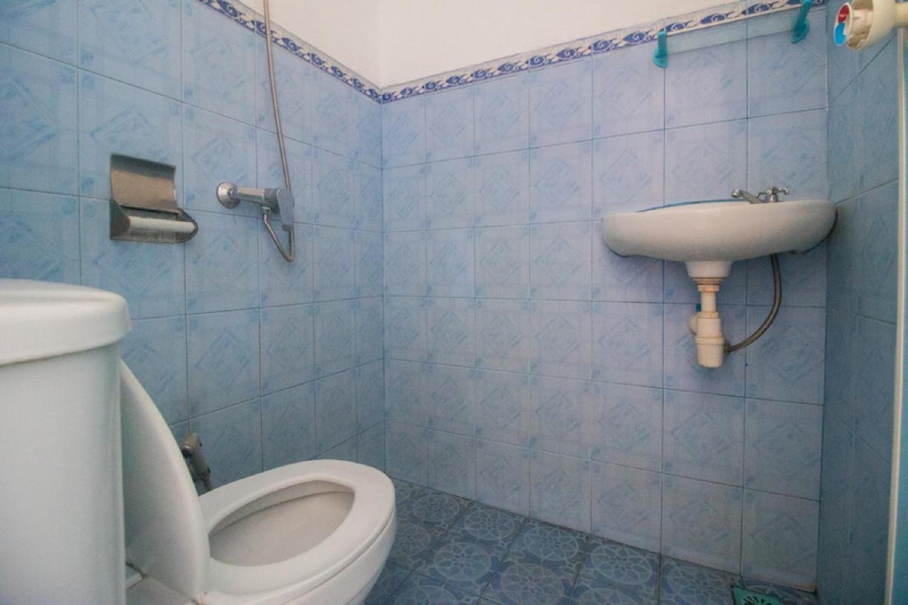 מלון בניוואנגי Reddoorz Near Pantai Boom מראה חיצוני תמונה