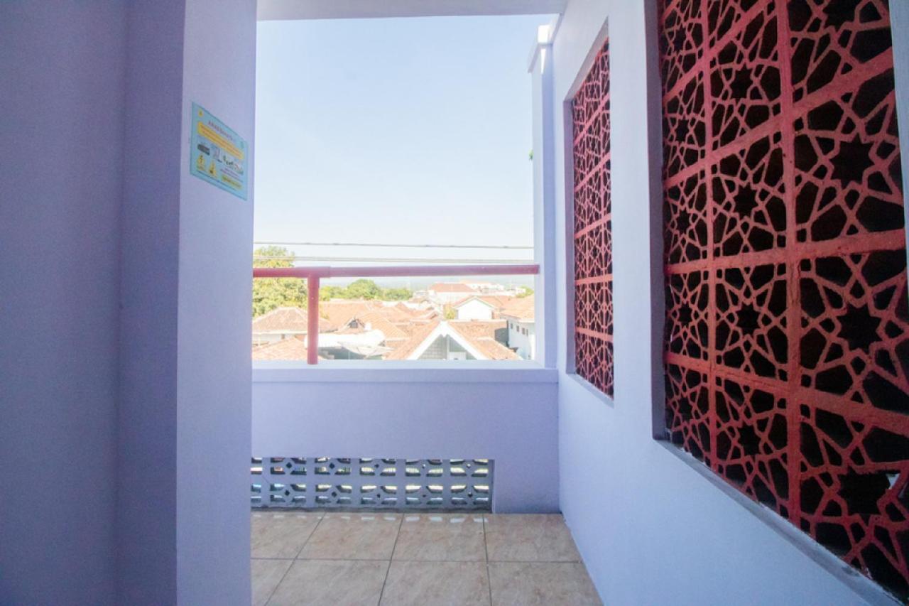 מלון בניוואנגי Reddoorz Near Pantai Boom מראה חיצוני תמונה