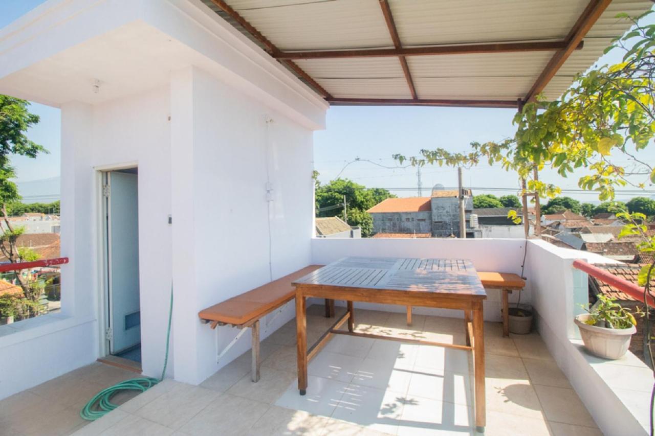 מלון בניוואנגי Reddoorz Near Pantai Boom מראה חיצוני תמונה