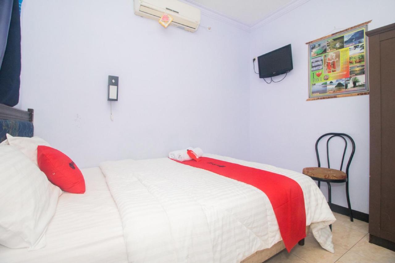 מלון בניוואנגי Reddoorz Near Pantai Boom מראה חיצוני תמונה